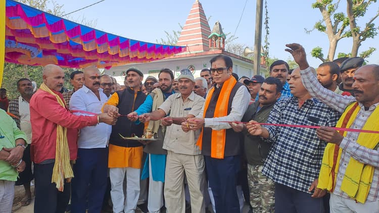 बिशौनी ग्राम में विधायक ने नवनिर्मित सड़क का किया उद्घाटन
