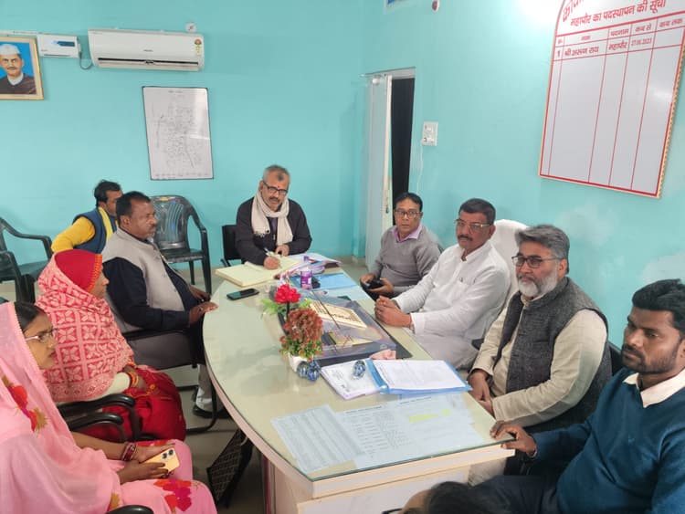 Madhubani News : री - टेंडर होने तक वर्तमान एजेंसी करेगी साफ सफाई का काम