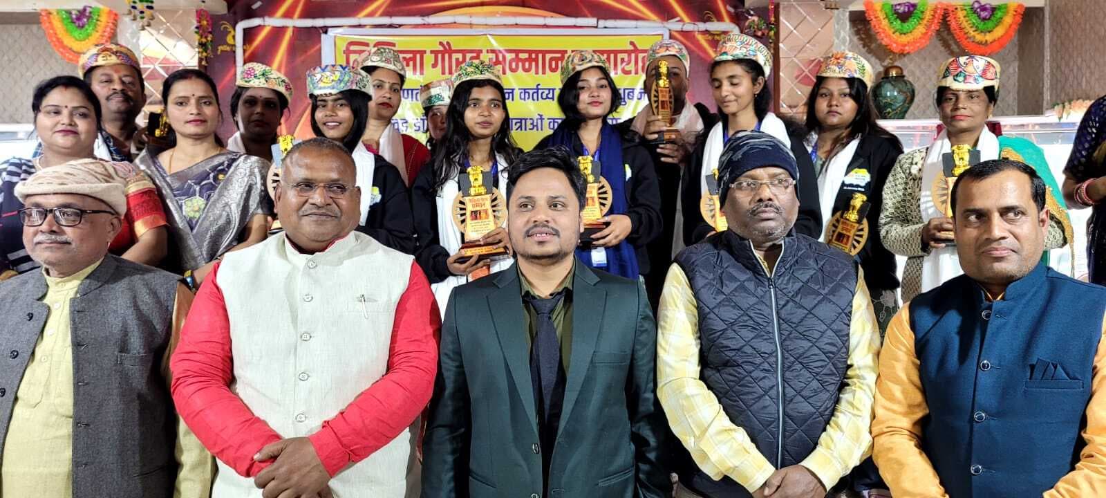 Madhubani News : गणतंत्र दिवस पर दिल्ली में नृत्य प्रस्तुत करने वाले कलाकार सम्मानित