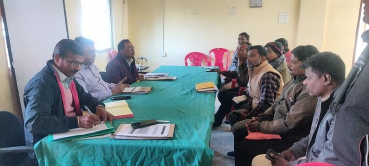 Madhubani News : बीडीओ ने आवास योजना व जॉब कार्ड की समीक्षा की