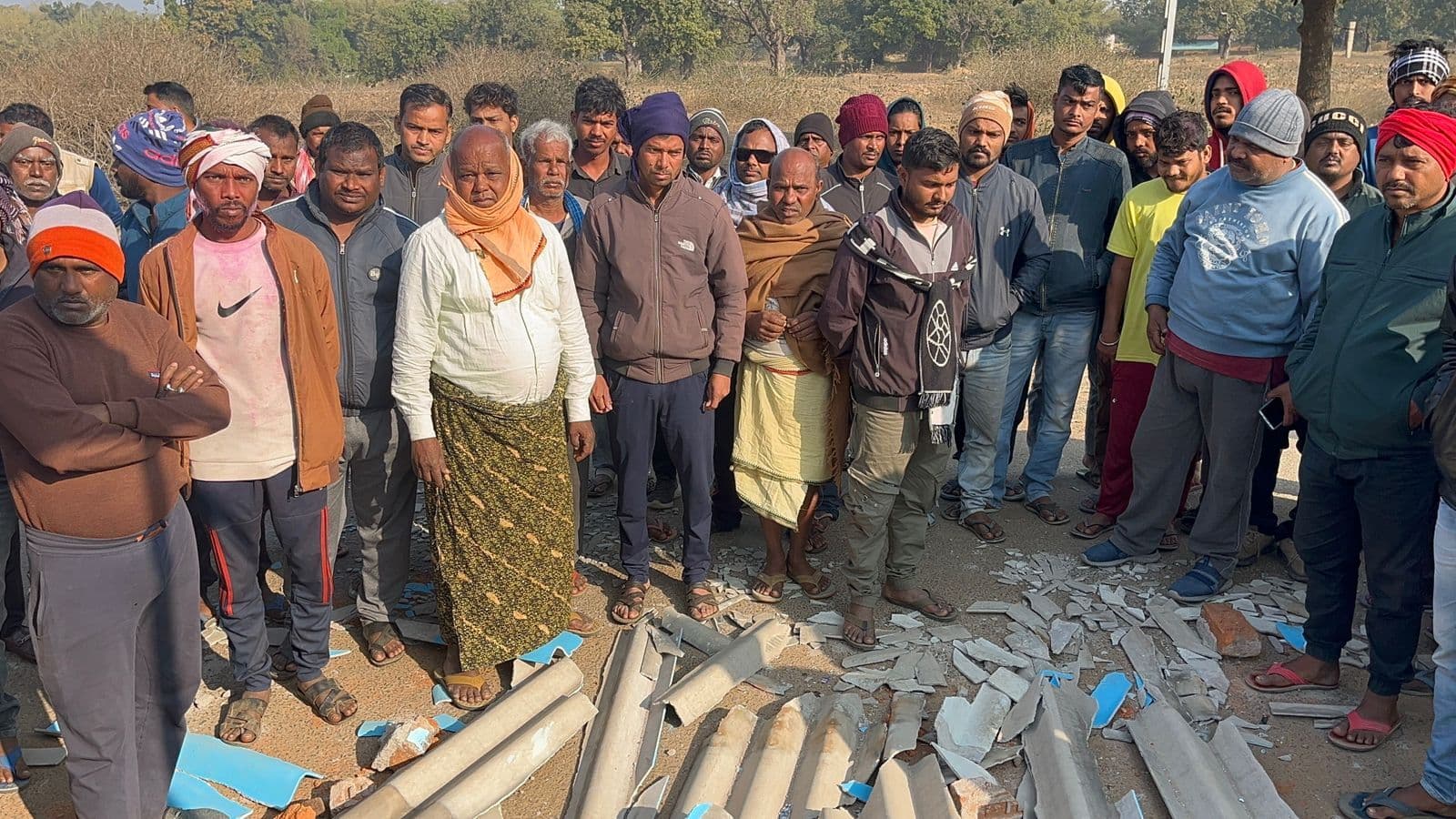 Giridih News: किराना दुकान में लगी आग, छह लाख का सामान जला