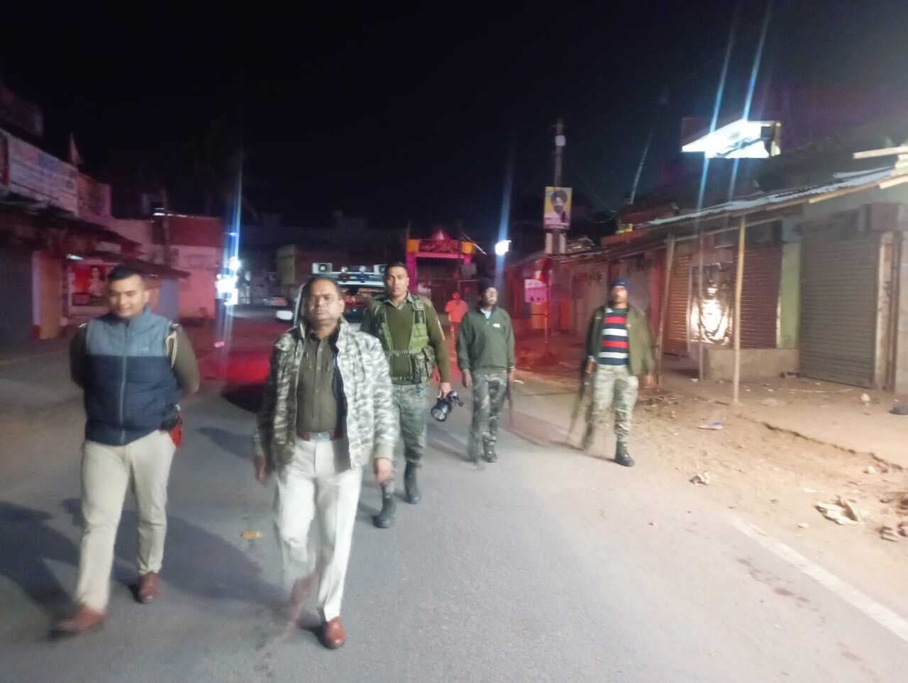 Giridih News: एसपी ने की रात्रि गश्ती, पुलिस पदाधिकारियों को दिया आवश्यक निर्देश