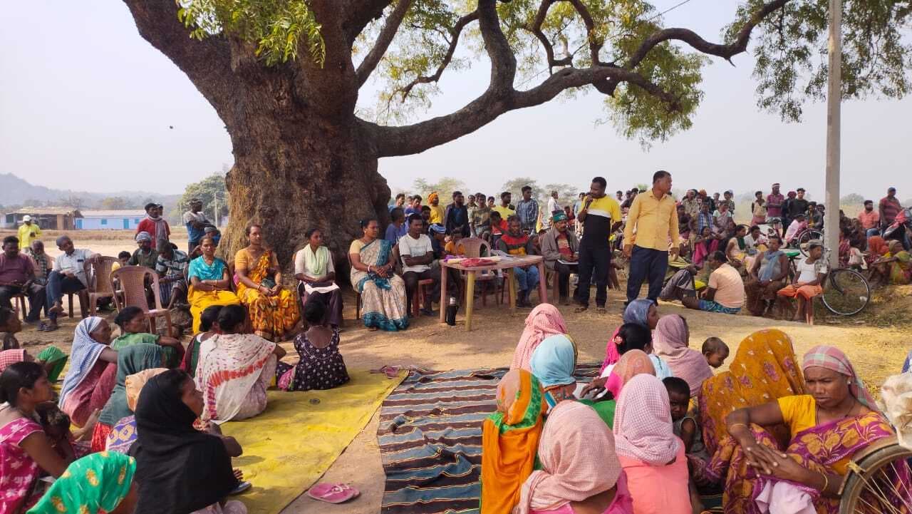 Chaibasa News : 400 ग्रामीणों ने एकजुटता से गांव को आदर्श बनाने का लिया निर्णय