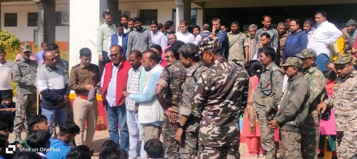 जवाहर नवोदय विद्यालय : संदेहास्पद स्थिति में पेड़ से झूलता मिला 11वीं का छात्र, पिता बोले- प्राचार्स व शिक्षकों ने मिलकर मेरे बेटे को मार डाला