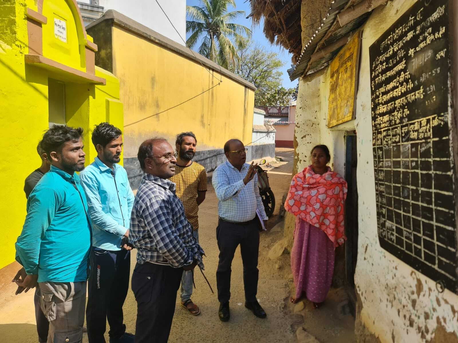 पाटजोड़ की पीडीएस दुकान का बीडीओ ने किया निरीक्षण