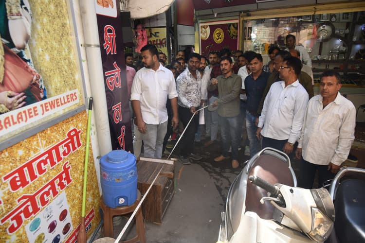 Jamshedpur news. मानगो हाट की 68 डिसमिल जमीन का सीमांकन किया