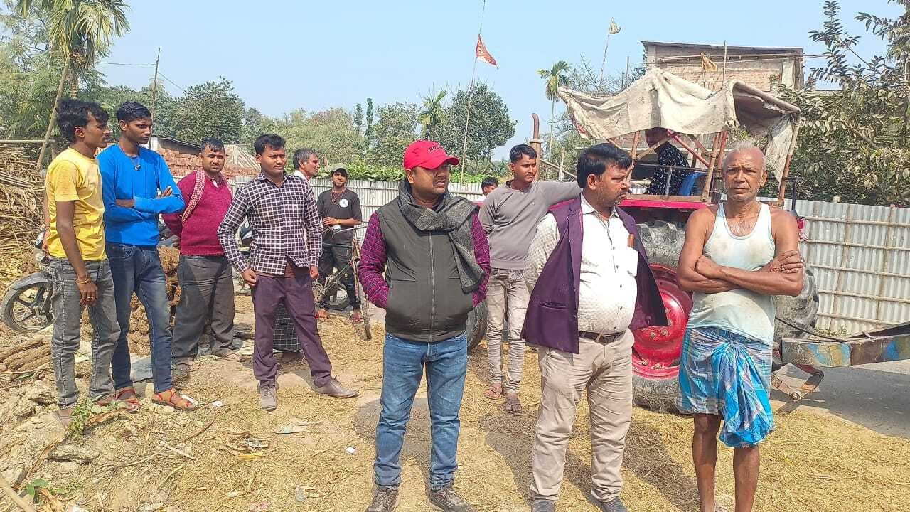 पंचायत सरकार भवन निर्माण कार्य के दौरान फसल नुकसान पर ग्रामीणों में आक्रोश