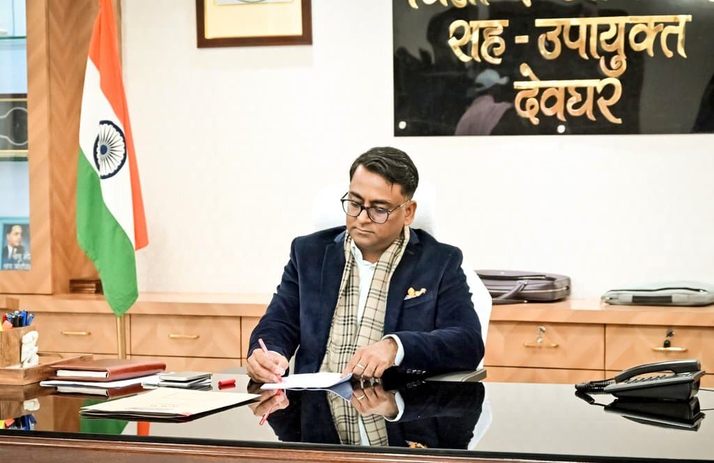 Deoghar news : म्यूटेशन व लगान रसीद के लिए लगाये जायेंगे कैंप, दाखिल- खारिज मामलों का किया जायेगा निष्पादन