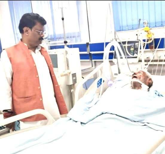Jamshedpur News : भाजपा नेता अभय सिंह ने इलाजरत सच्चिदानंद राय का जाना हाल