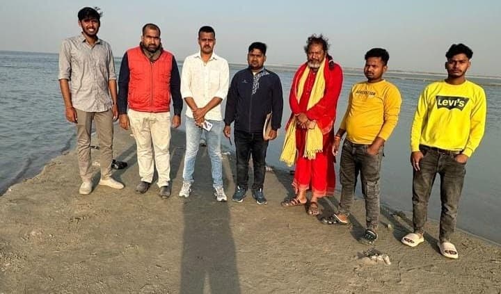 प्रस्तावित गंगा आरती के लिए संगम तट का किया गया स्थल निरीक्षण