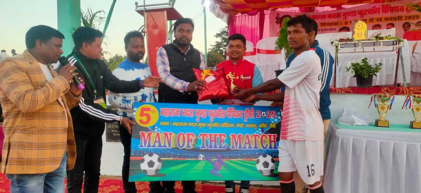 Football : मुंडा ब्रदर्स और लाल बादशाह जीते