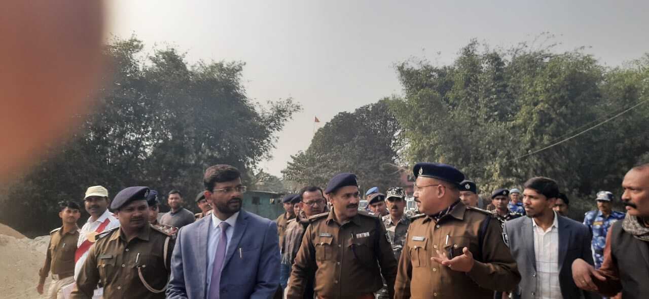 इज्तिमा को लेकर डीएम व एसपी ने लिया सीमा क्षेत्र का जायजा