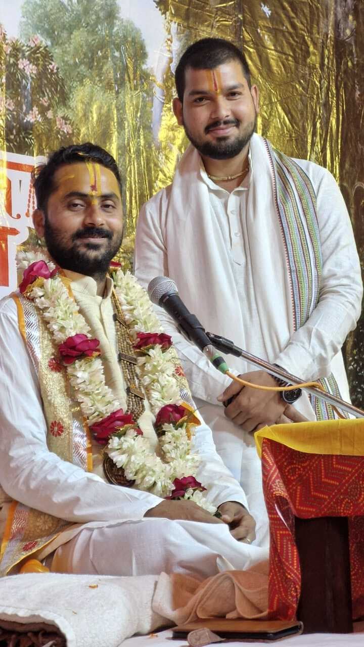 भक्ति की शक्ति से परमात्मा भक्तों के अधीन : आचार्य