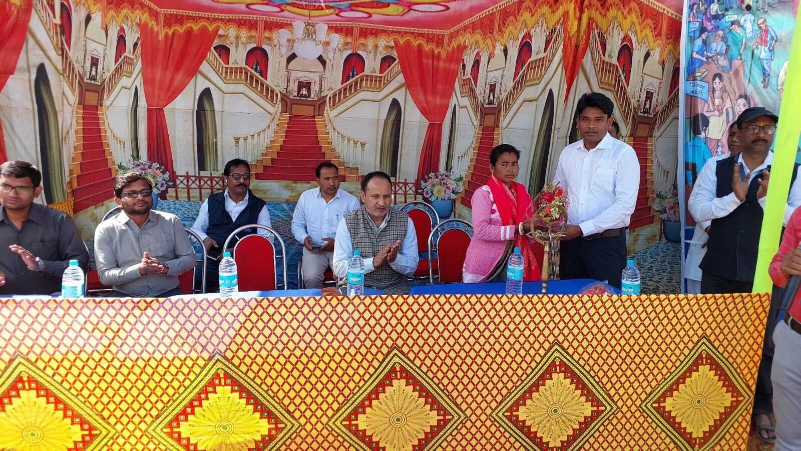 ग्रामीण क्षेत्रों कैंप लगाकर लोगों को आवश्यक परामर्श के साथ दवाई भी करायी गयी उपलब्ध