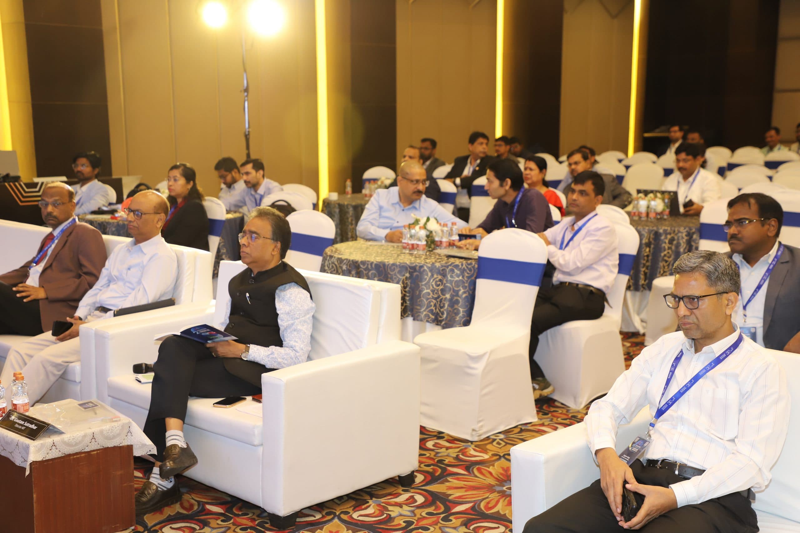 Jamshedpur news. जंग से लड़ने के लिए दूरगामी परिणामों पर फोकस करने का सही वक्त