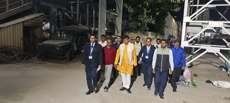 Deoghar News : पूर्व रेलवे के पीसीसीएम ने की टिकट चेकिंग, 815 यात्रियों से वसूला गया जुर्माना