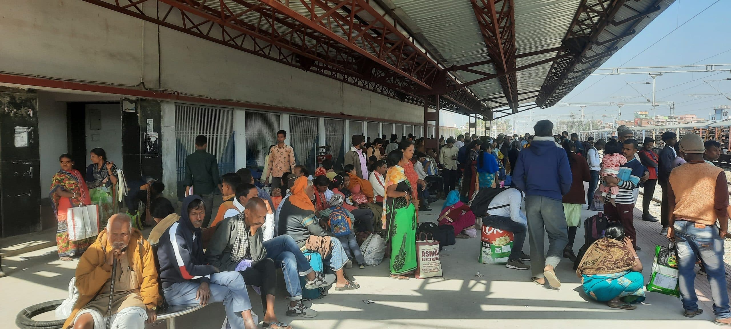 किऊल-गया रेलखंड पर 28 फरवरी तक आठ ट्रेनों का परिचालन रद्द रहने से यात्रियों को हो रही परेशानी