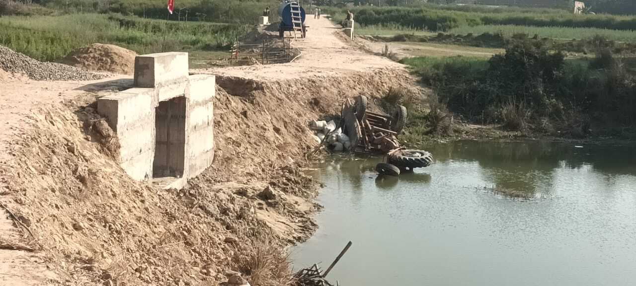 Madhubani News : मोइन में सीमेंट लदे ट्रैक्टर पलटने से चालक की मौत