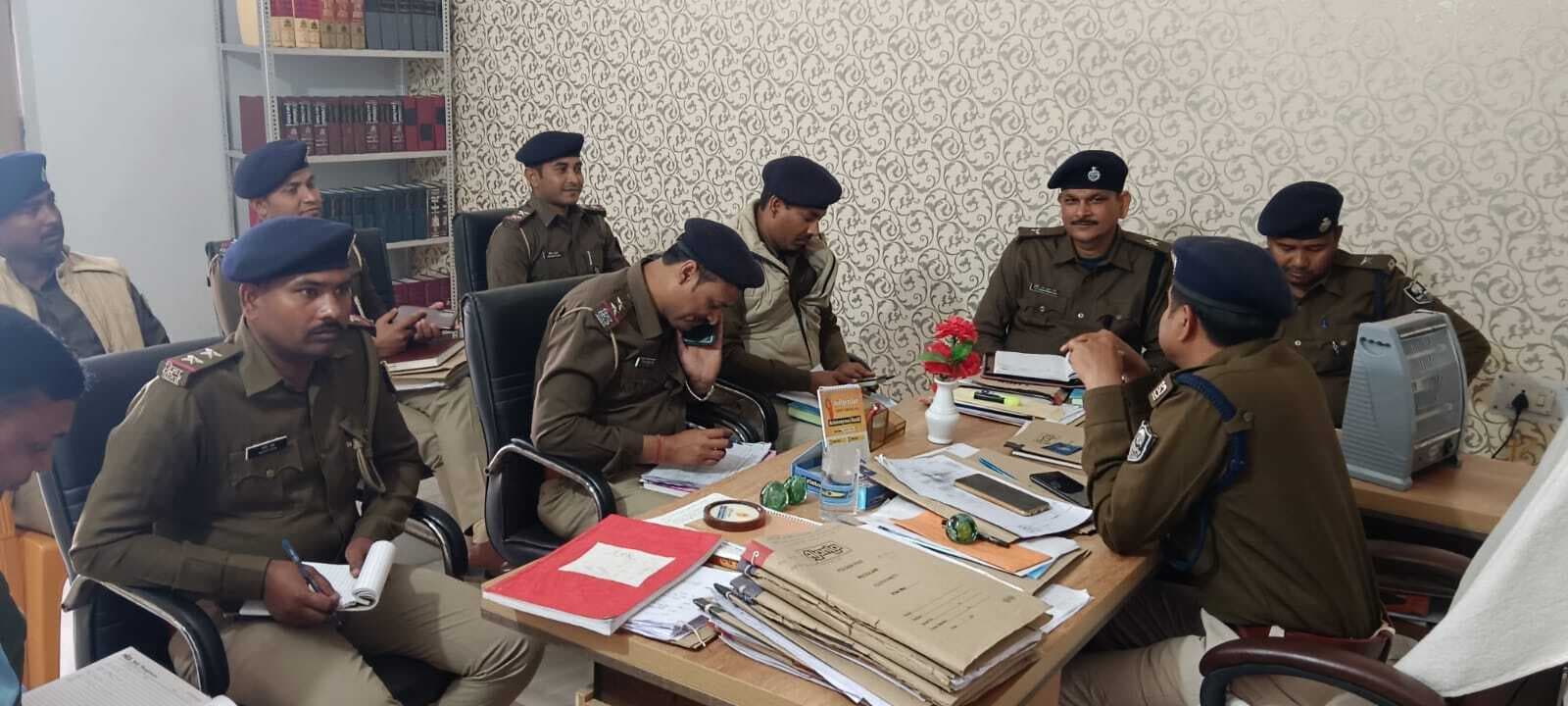 Madhubani News : फरार वारंटी के घर की करें कुर्की जब्ती