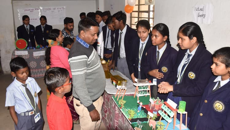 Bokaro News : कला व विज्ञान प्रदर्शनी में बच्चों ने दिखायी अपनी प्रतिभा