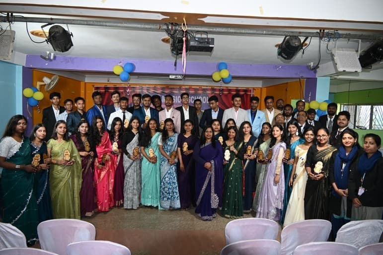 बेथेल मिशन में 12वीं के छात्रों को दी गयी विदाई