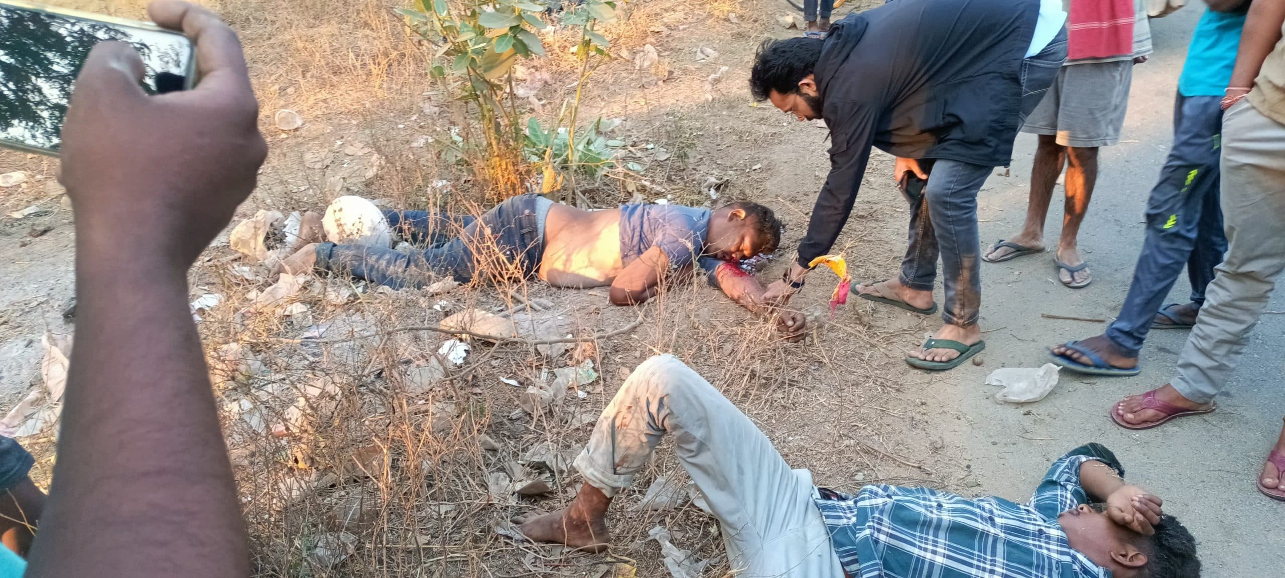 Chaibasa News : बिजली पोल से टकराकर बाइक सवार की मौत