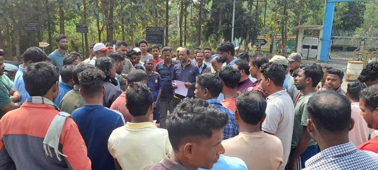 East Singhbhum news : अर्जित अवकाश व बकाया राशि देने पर सहमति