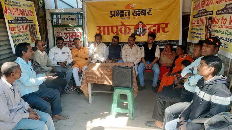 टूटी सड़कें व सड़कों पर नाले का गंदा पानी स्थायी समस्या