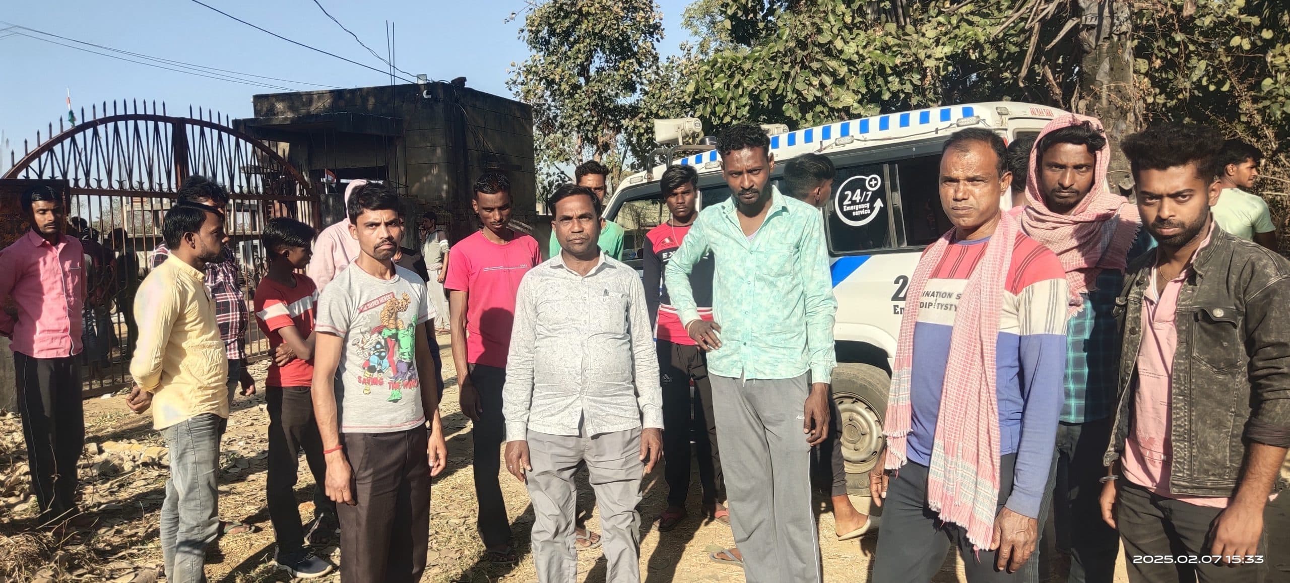 Dhanbad News : घायल युवक की मौत, ग्रामीणों ने शव रख जलापूर्ति योजना का किया गेट जाम