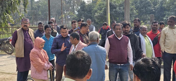 बीडीओ ने प्रमुख को दी पुलिस की धमकी, जनप्रतिनिधियों ने किया बैठक का बहिष्कार