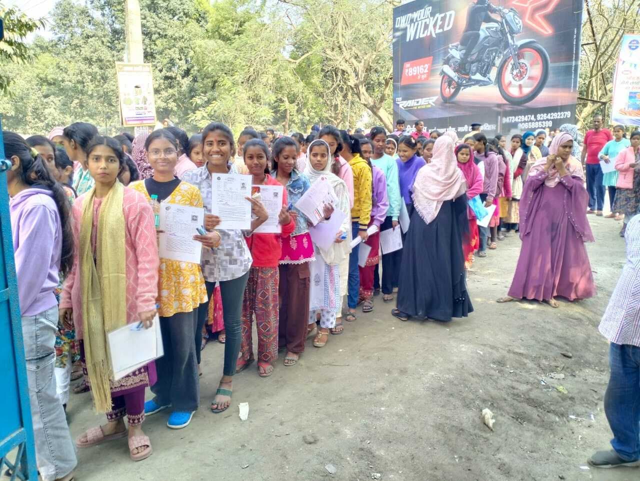 इंटर परीक्षा: छठे दिन 475 परीक्षार्थी रहे अनुपस्थित, दोनों पालियों में 19464 छात्र-छात्राओं ने दी परीक्षा