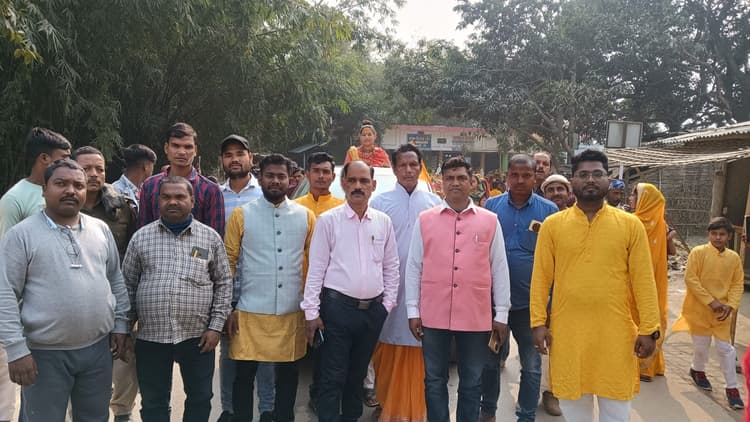 भागवत कथा को लेकर निकाली कलश यात्रा