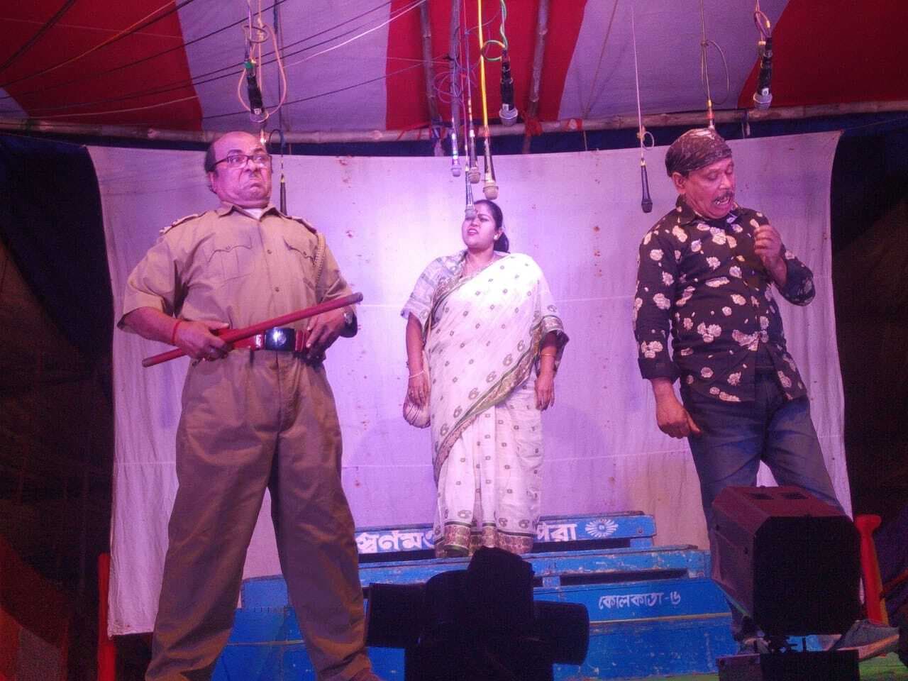 करौं में बांग्ला जात्रा का किया गया मंचन