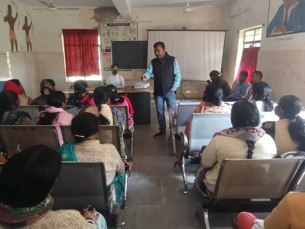 परिवार नियोजन की सफलता के लिए दिया प्रशिक्षण