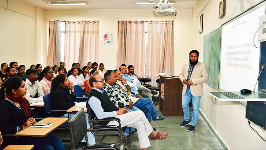 Gaya News : शोध में नैतिकता का करें पालन : डॉ गुलाम