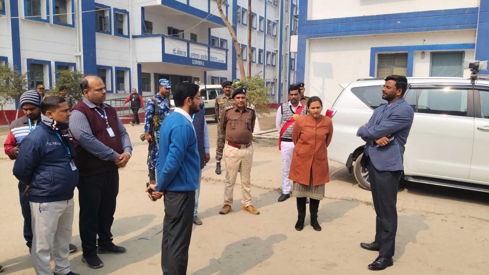 डीएम ने आंबेडकर आवासीय विद्यालय का किया निरीक्षण