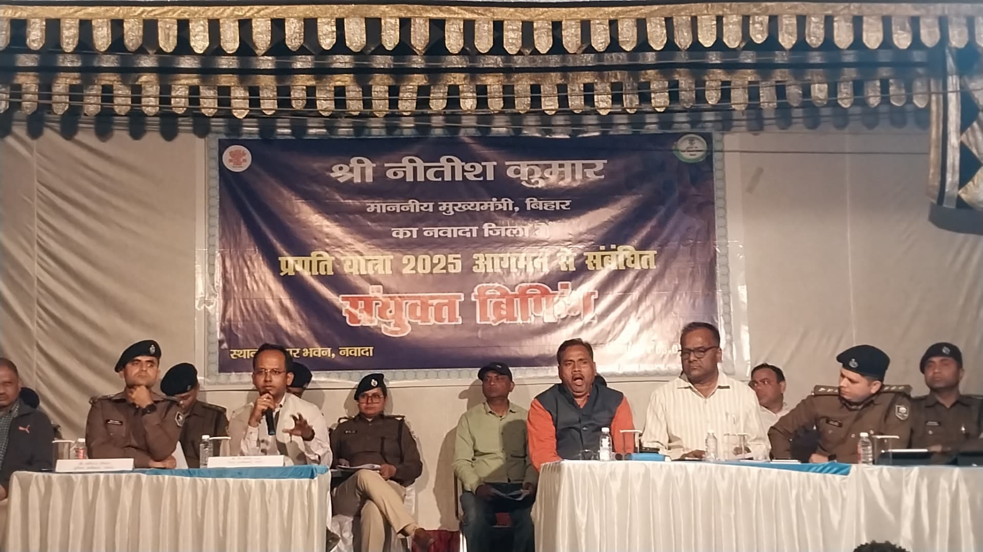 सीएम के कार्यक्रम में जिम्मेदारी के साथ सभी अधिकारी निभाएं भूमिका : डीएम