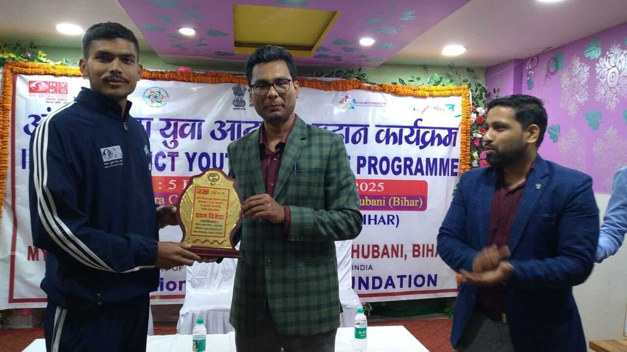 Madhubani News : राष्ट्र निर्माण में युवाओं की महत्वपूर्ण भूमिका अहम : एसडीओ