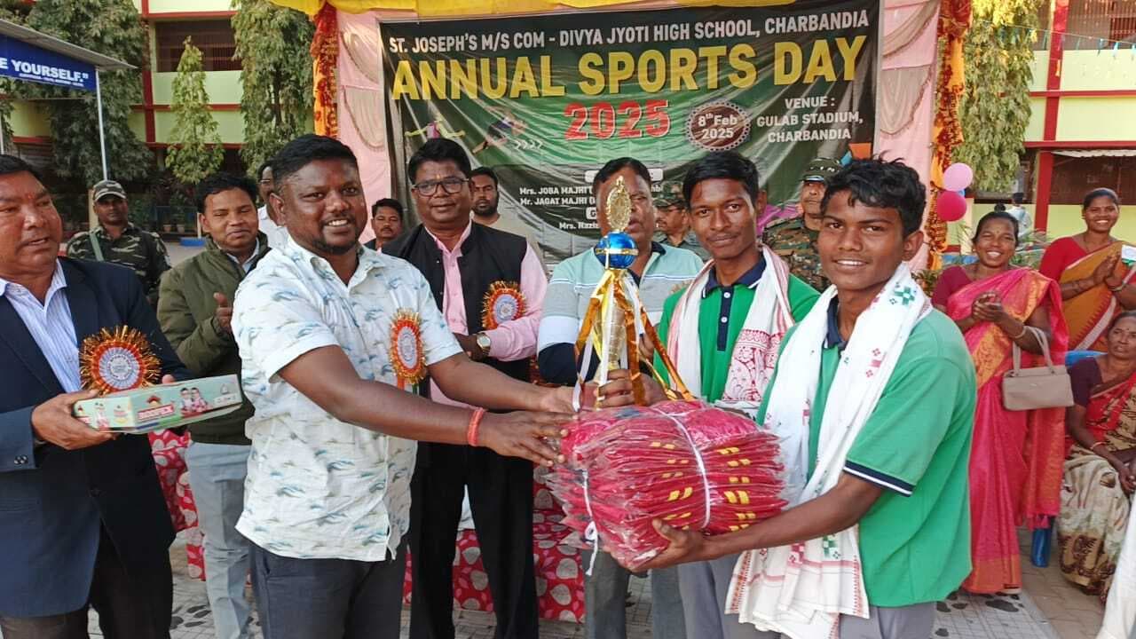 Chaibasa News : खेलकूद प्रतियोगिता में ओवरऑल विजेता बना हरा दल