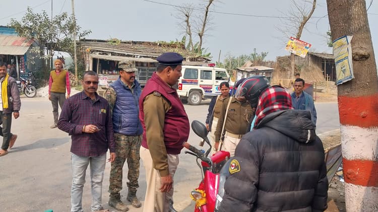 पुलिस ने चलाया वाहन जांच अभियान