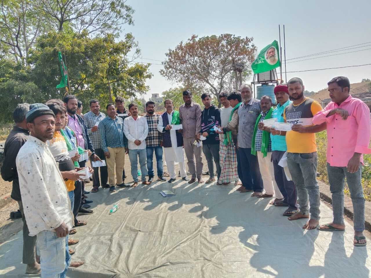 देवीपुर में झामुमो ने चलाया सदस्यता अभियान