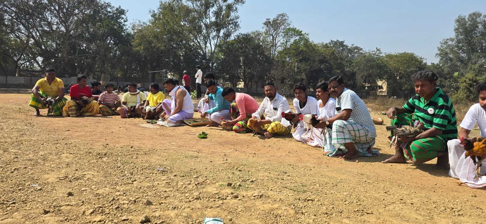 Jamshedpur news. इष्ट देवी-देवता मरांगबुरू, जाहेरआयो, लिटा-मोणे व तुरूईको के चरणों में नतमस्तक हुए श्रद्धालु