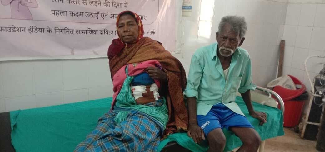 जमीन विवाद में वृद्धा पर चाकू से जानलेवा हमला, भर्ती