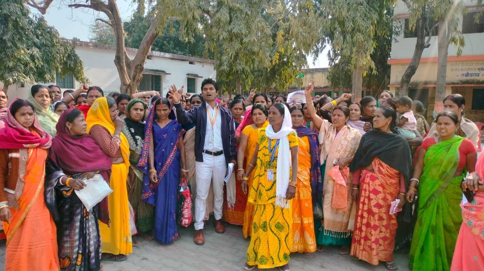 मध्याह्न भोजन रसोइया की हुई बैठक, मानदेय सहित अन्य समस्याओं पर हुई चर्चा