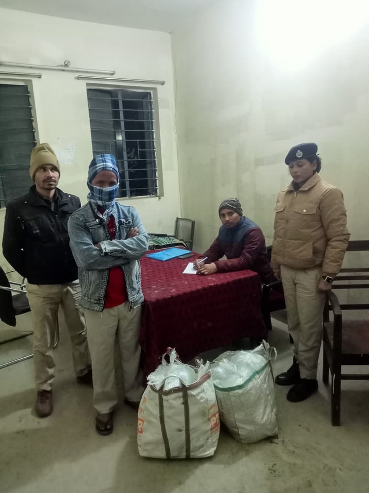 42 लीटर शराब के साथ एक तस्कर गिरफ्तार