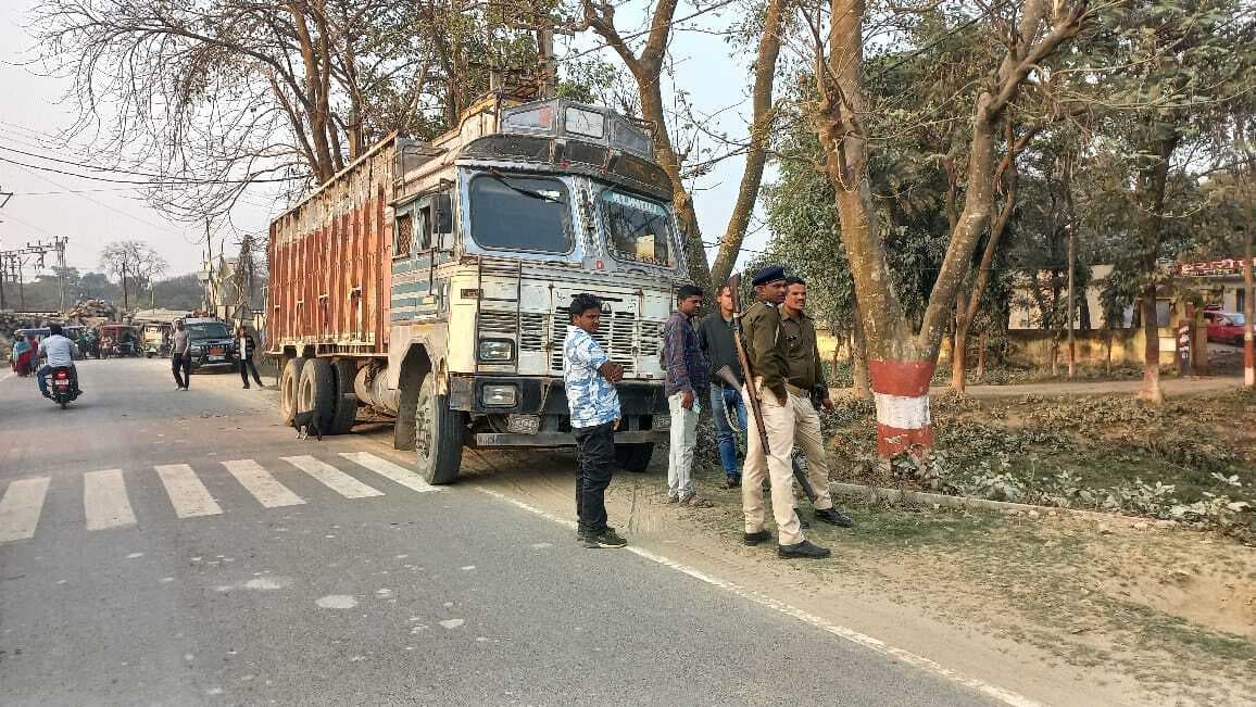 माइनिंग इंस्पेक्टर ने ओवर लोड ट्रक पकड़ा