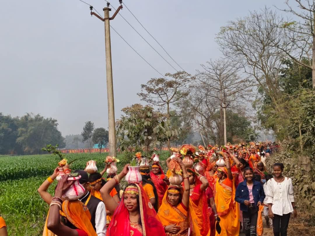 महाविष्णु यज्ञ को लेकर निकाली कलश शोभायात्रा