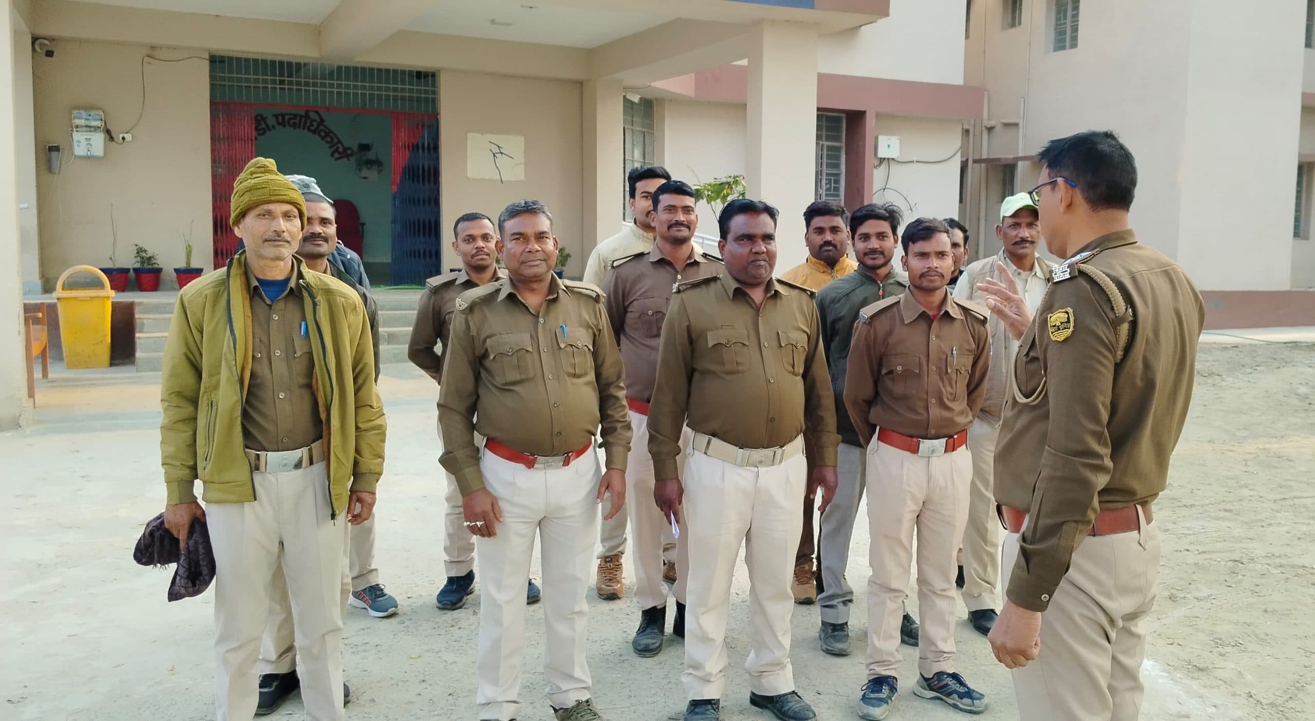 फरार वारंटियों, दागी की सूची चौकीदारों को करायी उपलब्ध