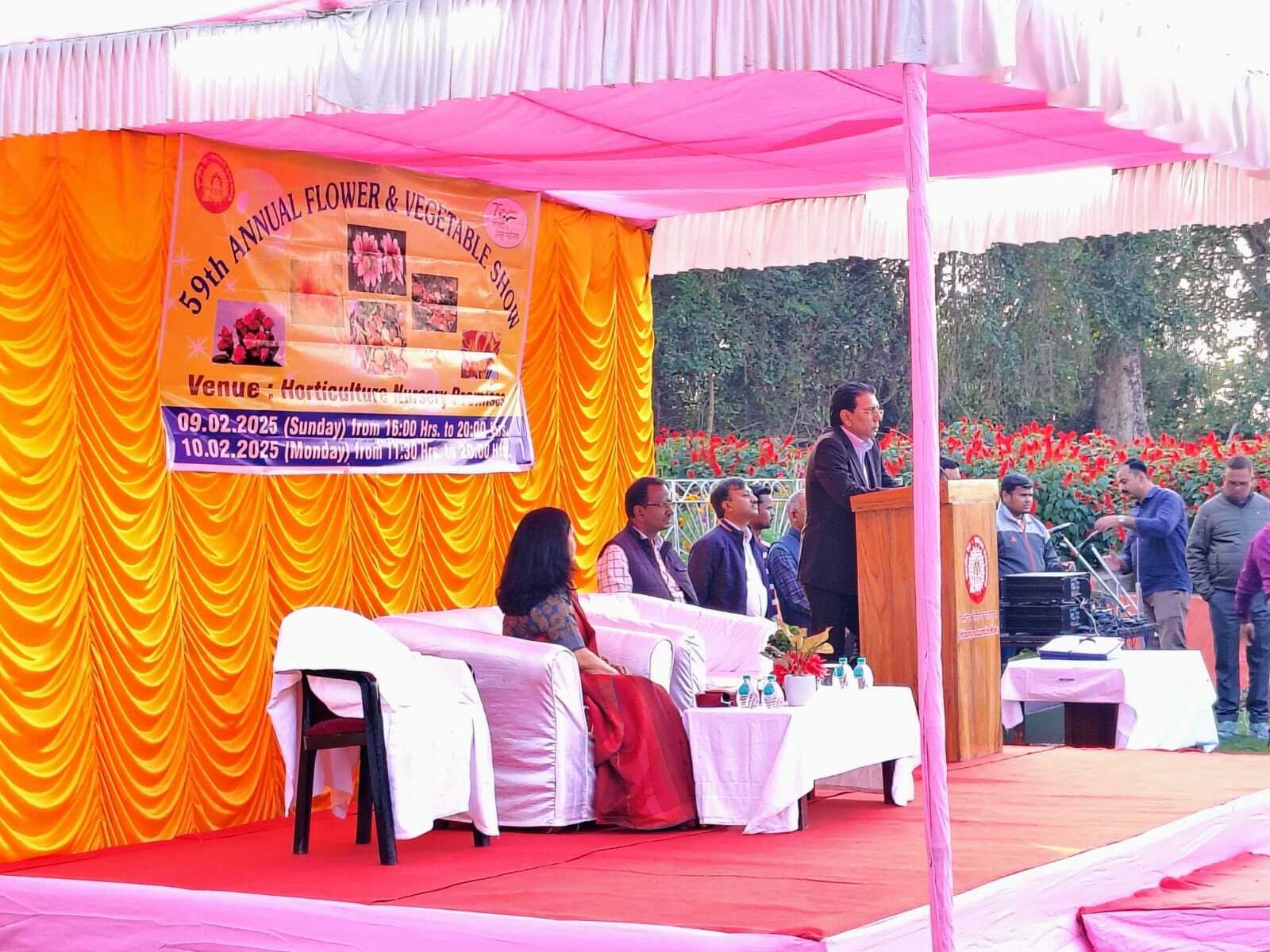 रेल नगरी में खिला प्रकृति प्रेम, लगी फूलों और सब्जियों की अनूठी प्रदर्शनी