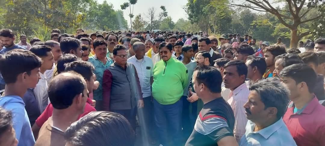 बालू लदे ट्रैक्टर ने बाइक सवार को मारी टक्कर, युवक की मौत